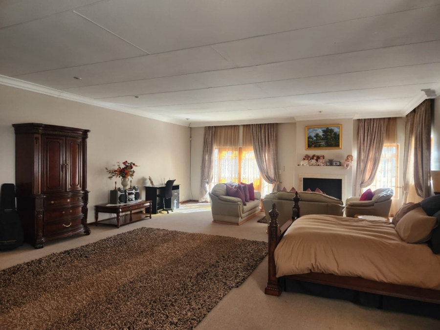 4 Bedroom Property for Sale in Wilkoppies North West